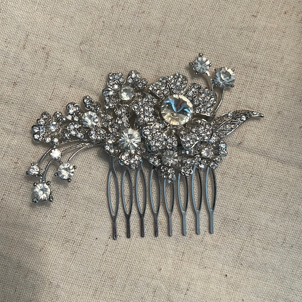 Beautiful bridal hair comb!